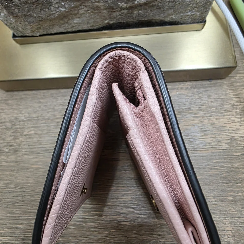 Gucci Pink Wallet with Gold Bee Detail - Picture 2 of 6